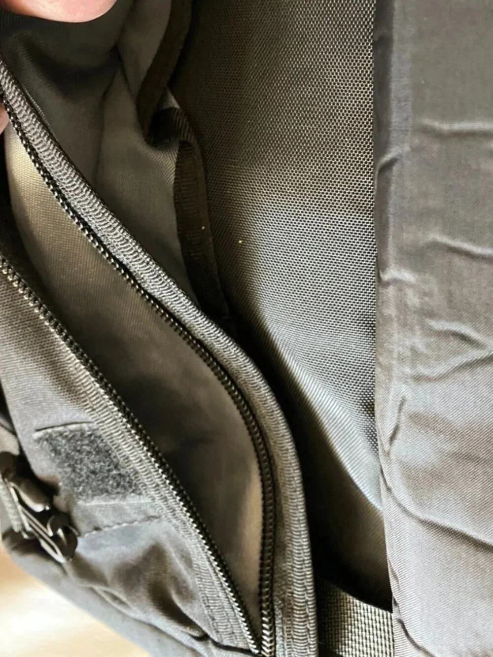 Vintage Eagle Creek Black Convertible Small Messenger Bag